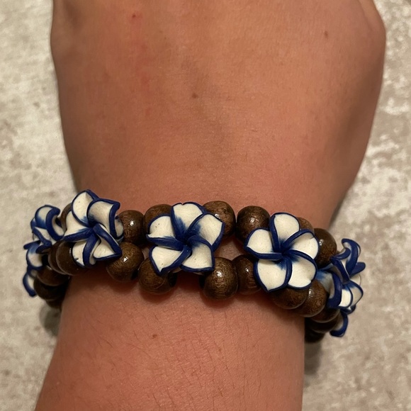 Hawaiian Flower Bracelets - Picture 2 of 3
